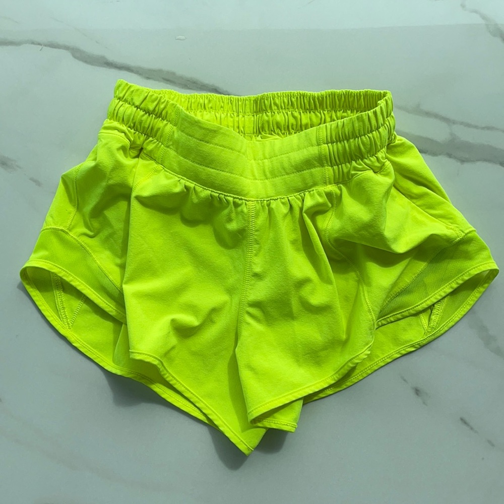 Lululemon Hotty Hot Low-Rise Lined Short 2.5"